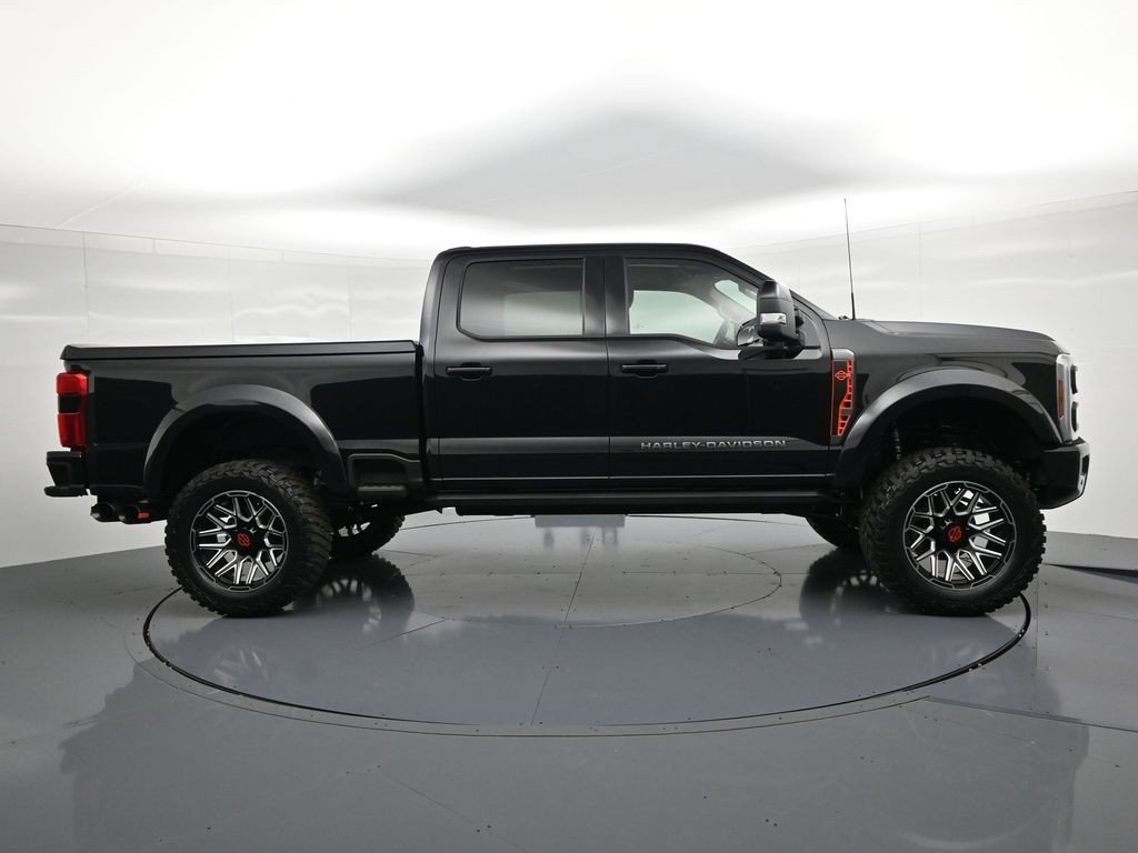 Ford F-250SD Vehicle Full-screen Gallery Image 5