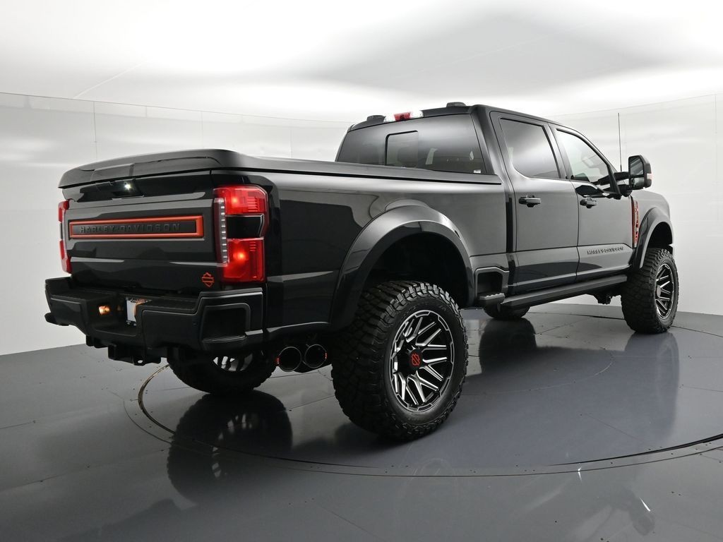 Ford F-250SD Vehicle Full-screen Gallery Image 6