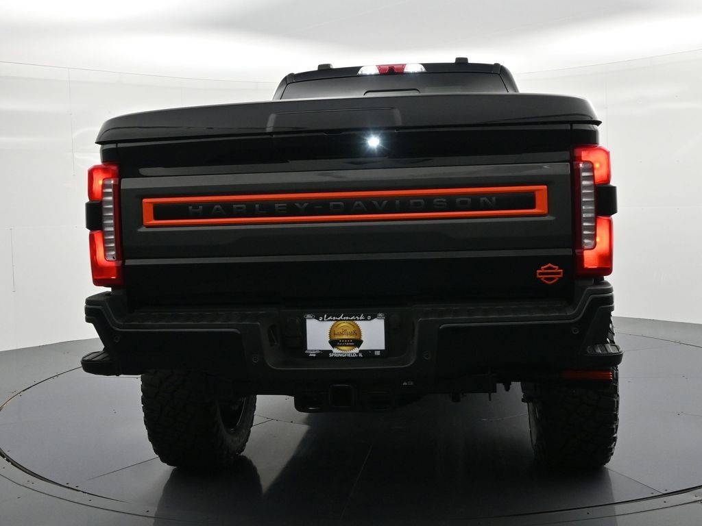 Ford F-250SD Vehicle Full-screen Gallery Image 7