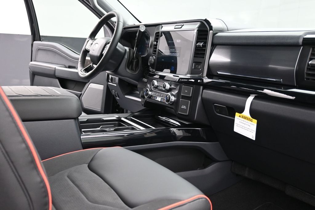 Ford F-250SD Vehicle Full-screen Gallery Image 11