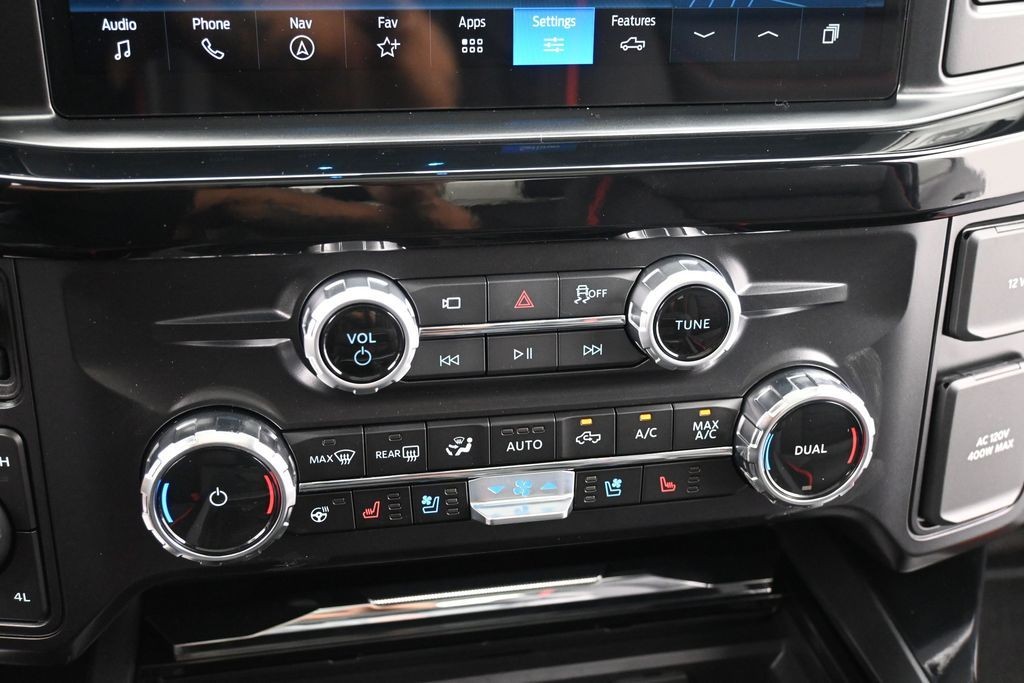 Ford F-250SD Vehicle Full-screen Gallery Image 13