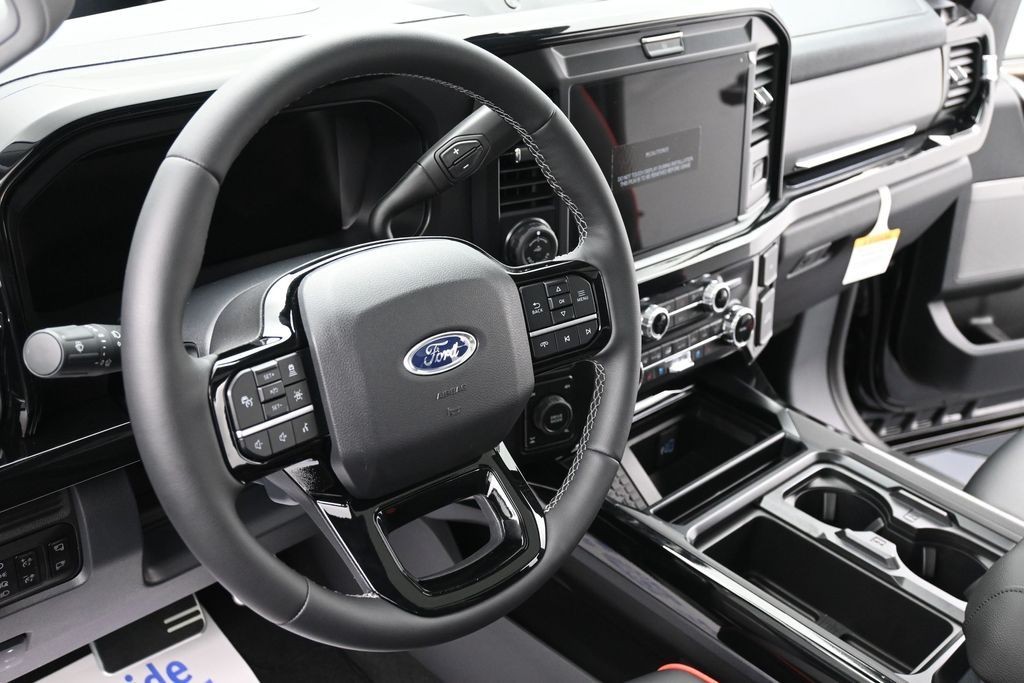 Ford F-250SD Vehicle Full-screen Gallery Image 19