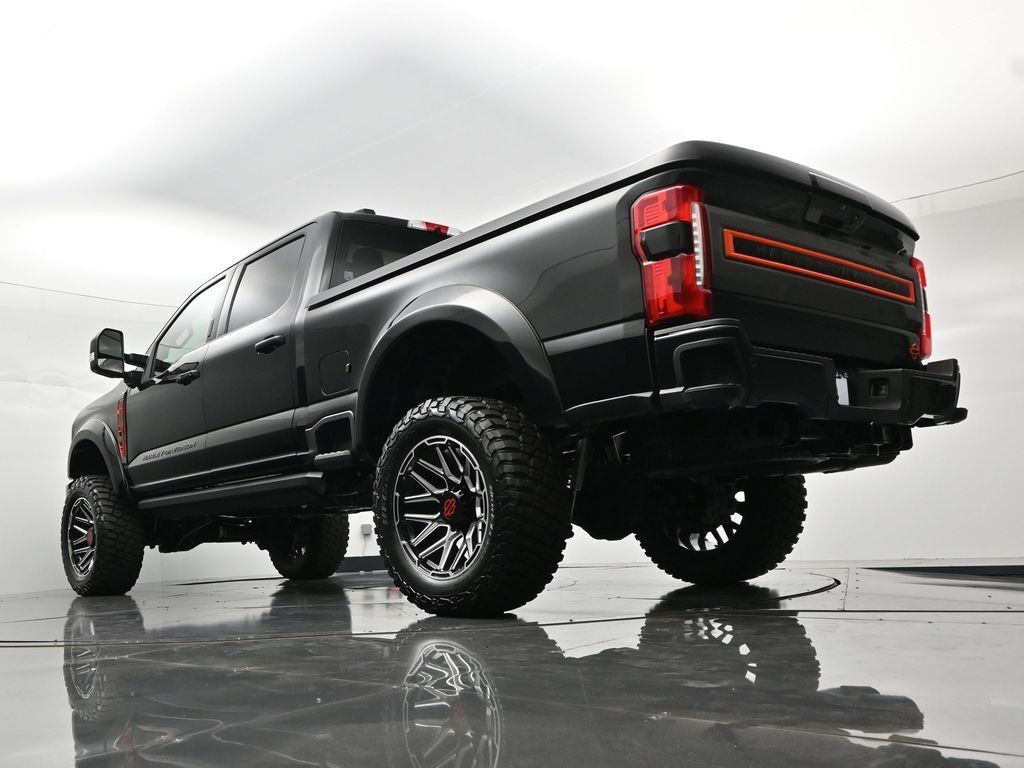 Ford F-250SD Vehicle Full-screen Gallery Image 25