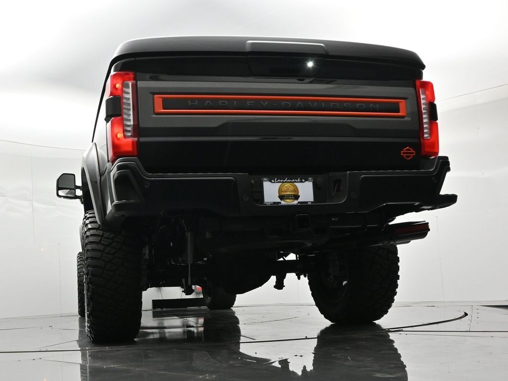Ford F-250SD Vehicle Full-screen Gallery Image 26
