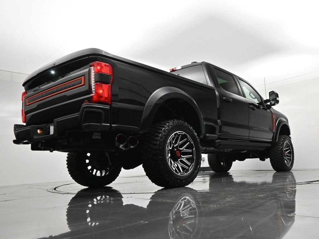 Ford F-250SD Vehicle Full-screen Gallery Image 27