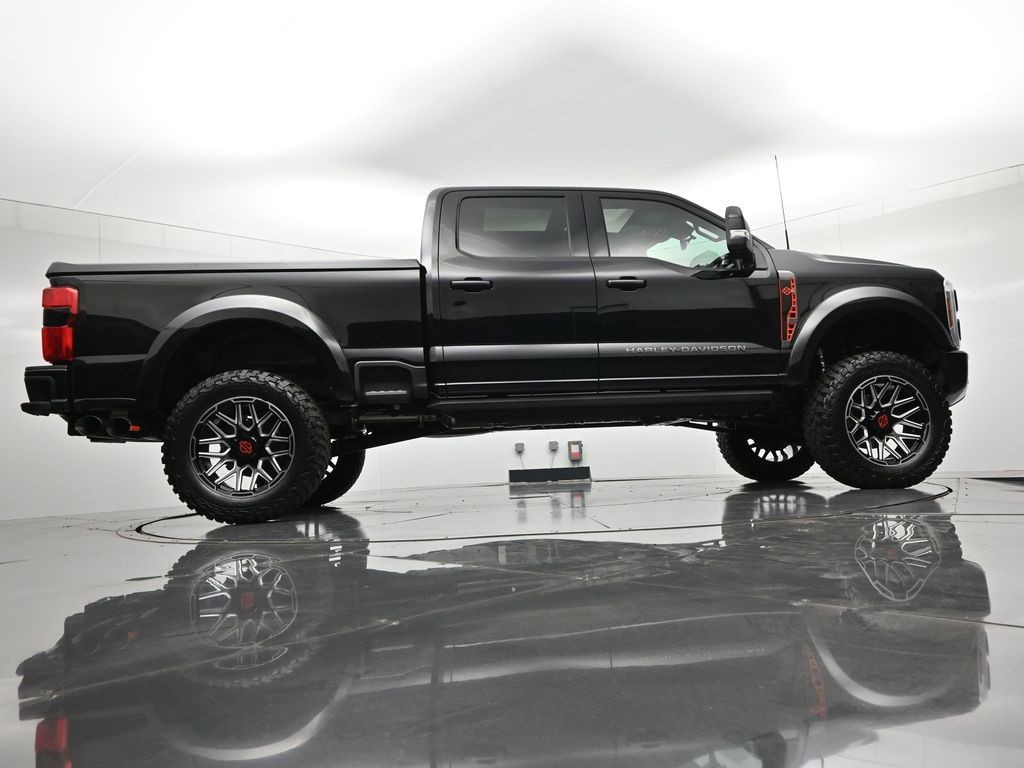 Ford F-250SD Vehicle Full-screen Gallery Image 28
