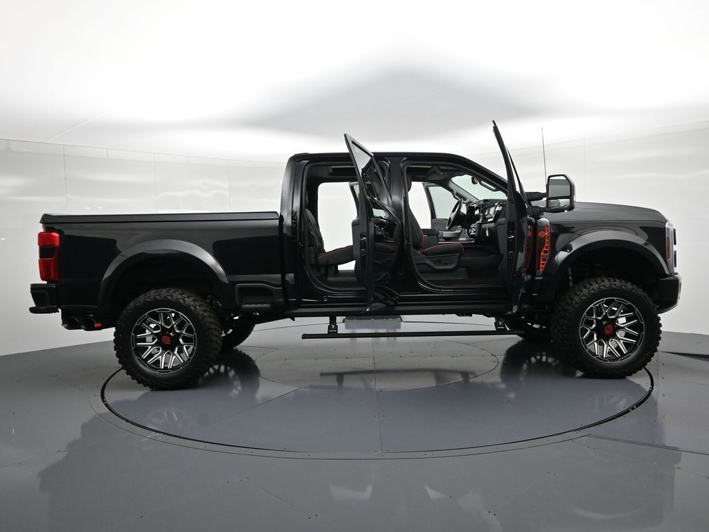 Ford F-250SD Vehicle Full-screen Gallery Image 29