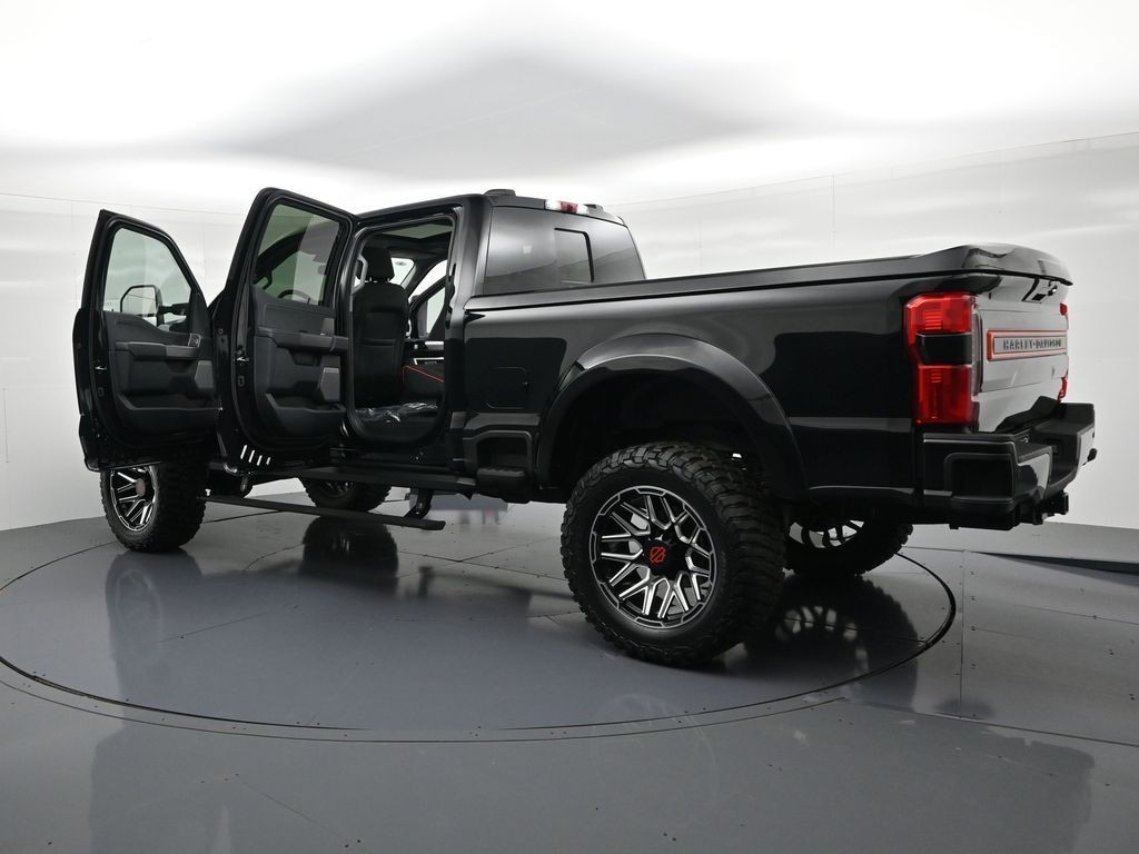 Ford F-250SD Vehicle Full-screen Gallery Image 30