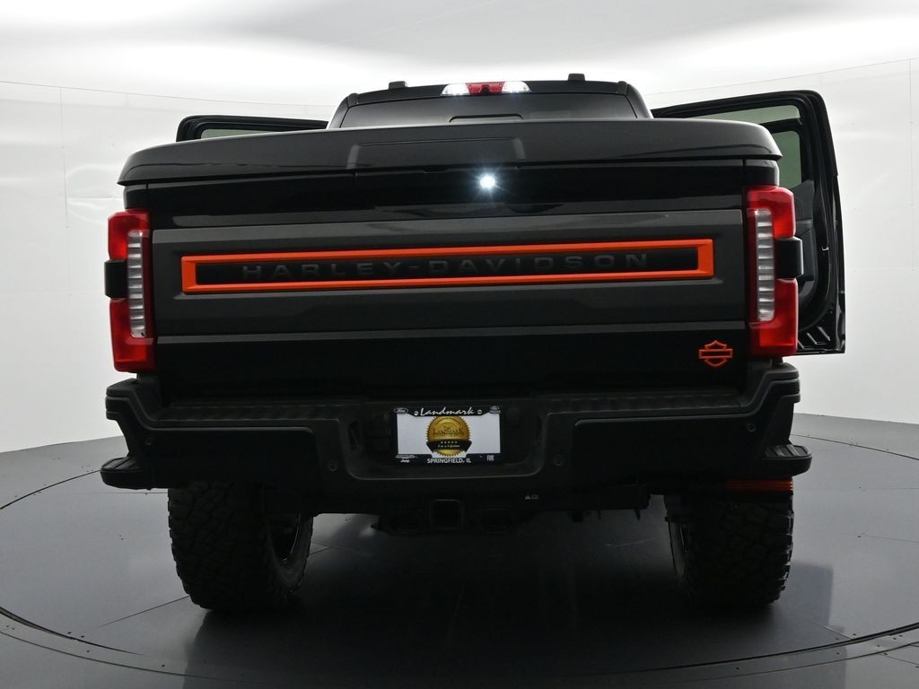 Ford F-250SD Vehicle Full-screen Gallery Image 32
