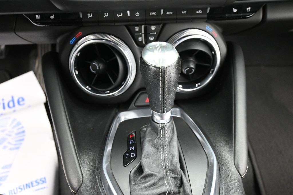 Chevrolet Camaro Vehicle Full-screen Gallery Image 13