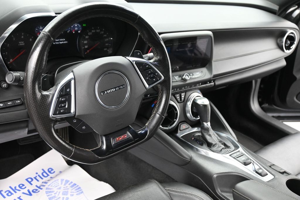 Chevrolet Camaro Vehicle Full-screen Gallery Image 16