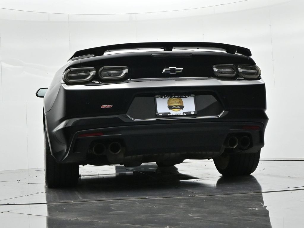 Chevrolet Camaro Vehicle Full-screen Gallery Image 22