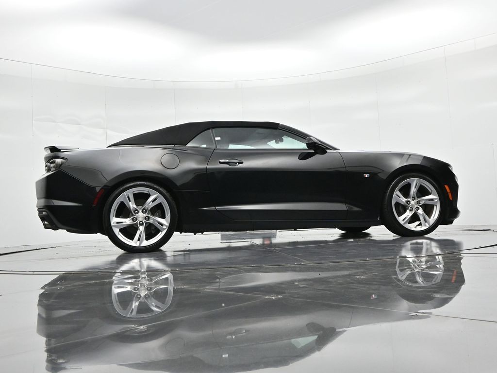 Chevrolet Camaro Vehicle Full-screen Gallery Image 24