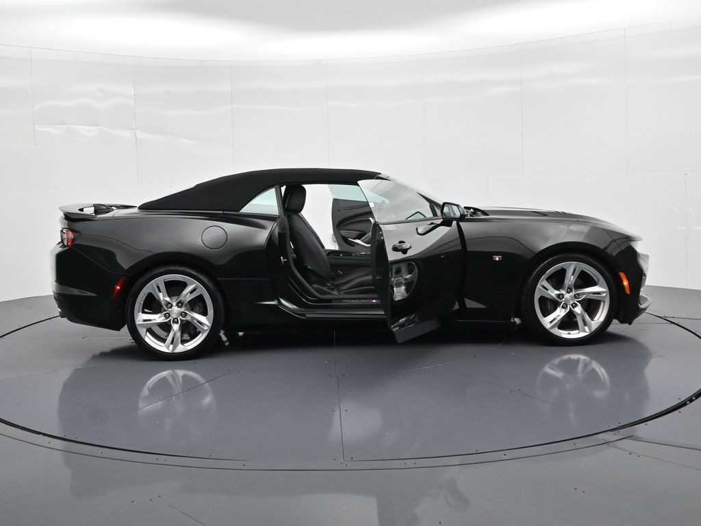 Chevrolet Camaro Vehicle Full-screen Gallery Image 25