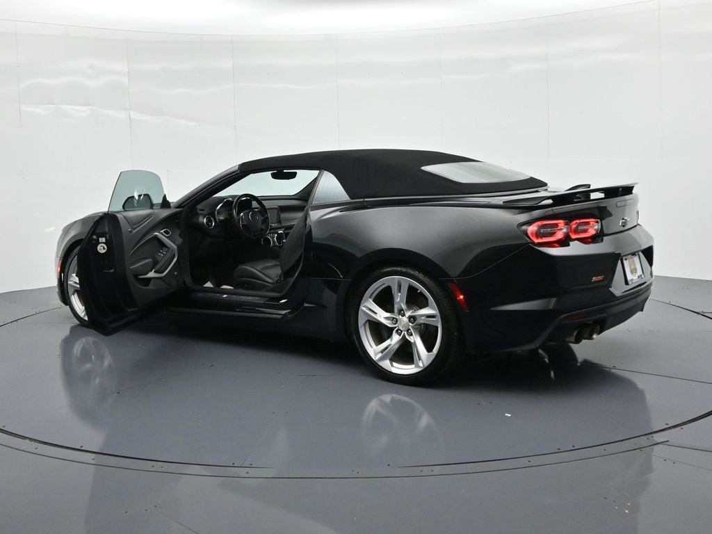 Chevrolet Camaro Vehicle Full-screen Gallery Image 26