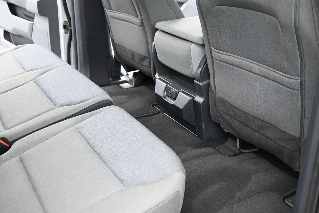 Ford F-150 Vehicle Full-screen Gallery Image 11