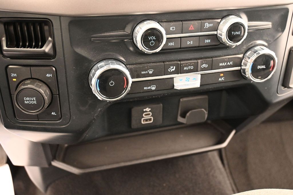 Ford F-150 Vehicle Full-screen Gallery Image 13