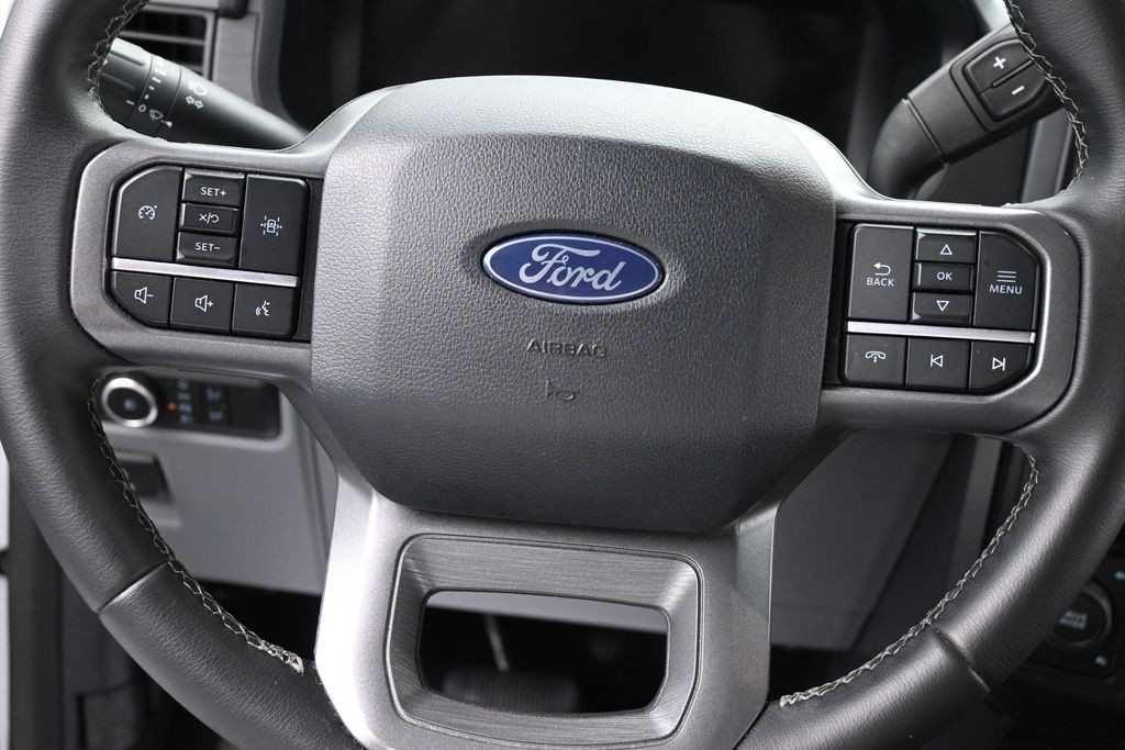 Ford F-150 Vehicle Full-screen Gallery Image 14