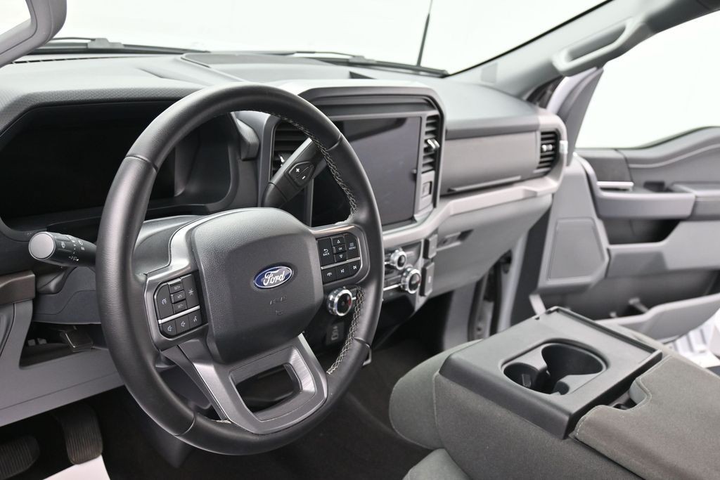 Ford F-150 Vehicle Full-screen Gallery Image 17