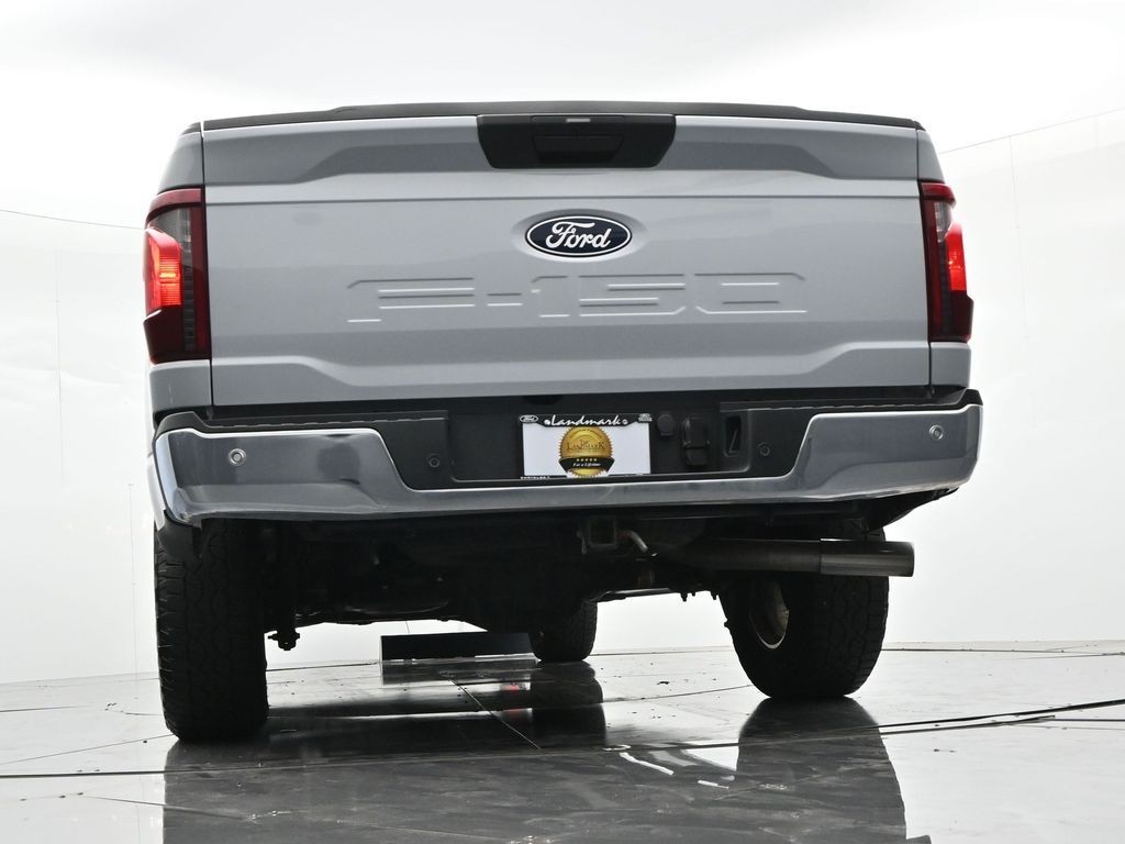 Ford F-150 Vehicle Full-screen Gallery Image 23