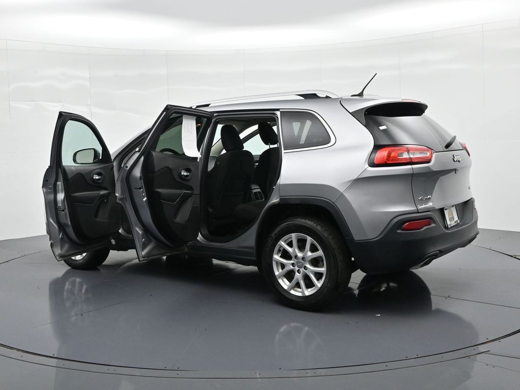 Jeep Cherokee Vehicle Full-screen Gallery Image 22