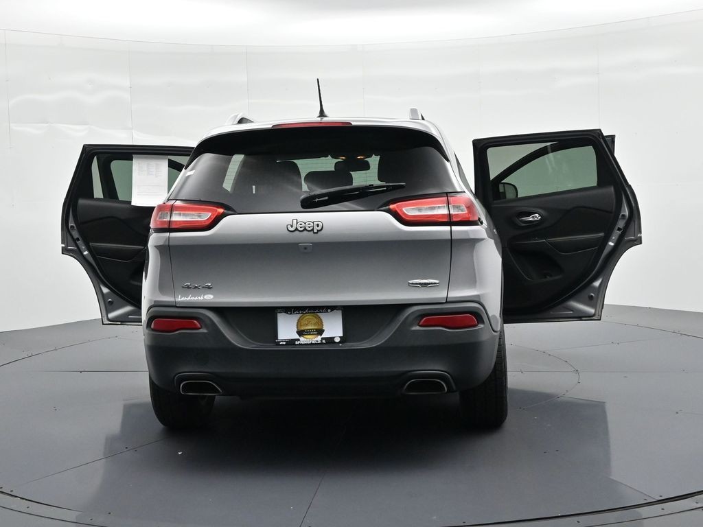 Jeep Cherokee Vehicle Full-screen Gallery Image 24