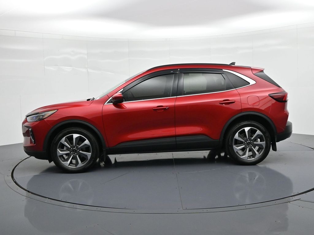 Ford Escape Vehicle Full-screen Gallery Image 9