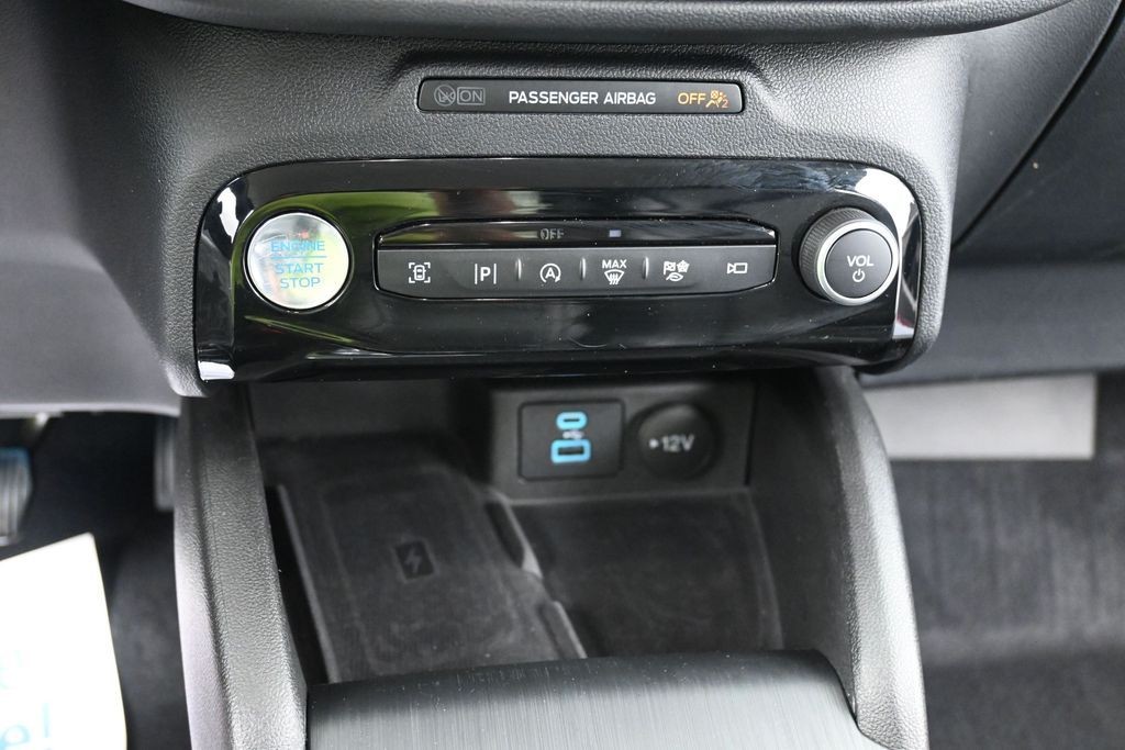 Ford Escape Vehicle Full-screen Gallery Image 12