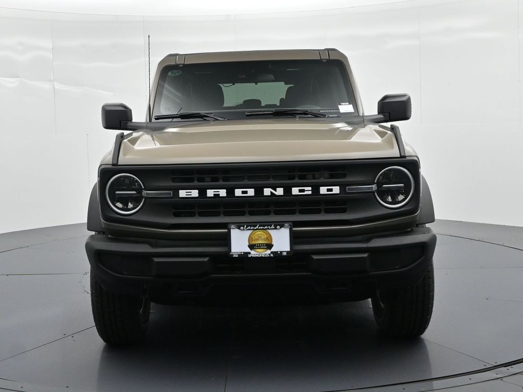 Ford Bronco Vehicle Full-screen Gallery Image 3