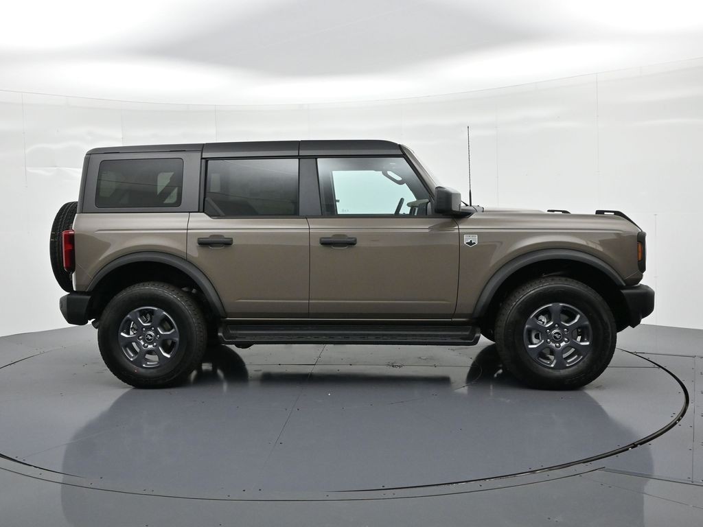 Ford Bronco Vehicle Full-screen Gallery Image 5