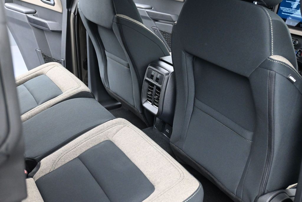 Ford Bronco Vehicle Full-screen Gallery Image 11