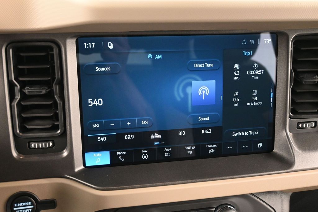 Ford Bronco Vehicle Full-screen Gallery Image 12