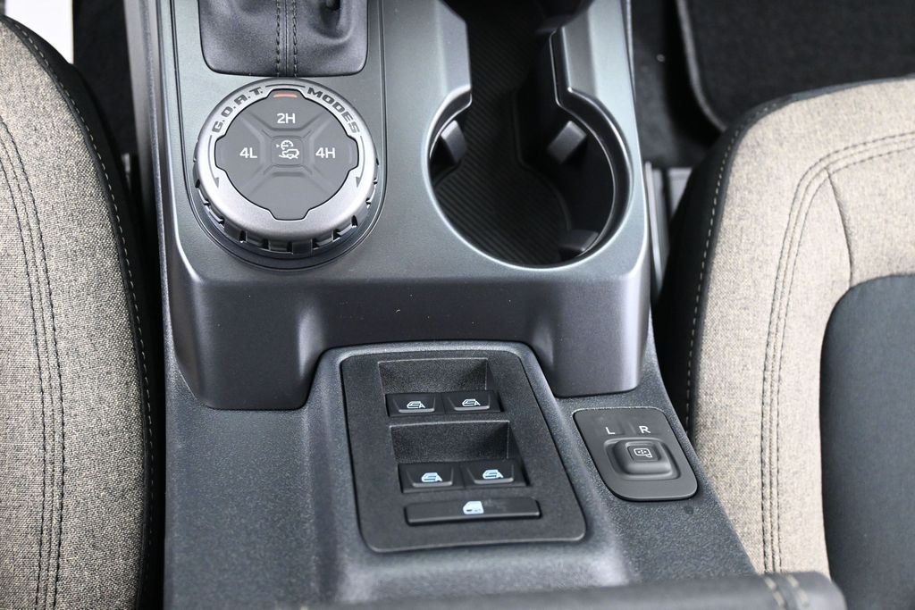 Ford Bronco Vehicle Full-screen Gallery Image 14