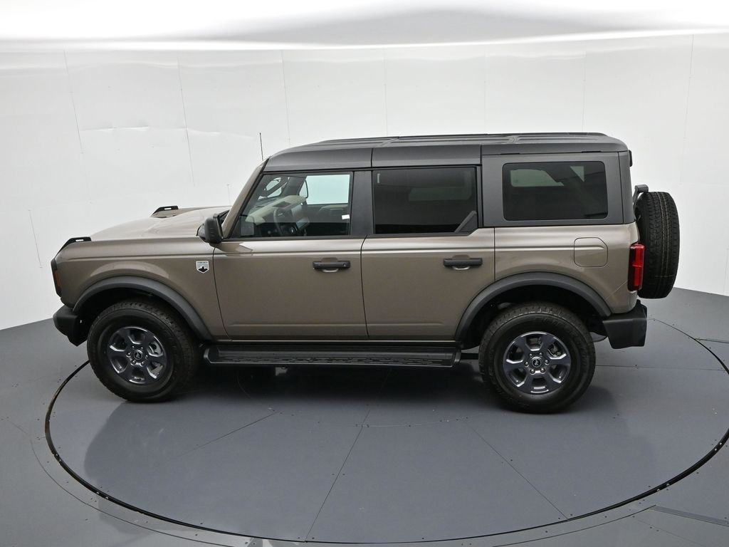 Ford Bronco Vehicle Full-screen Gallery Image 21