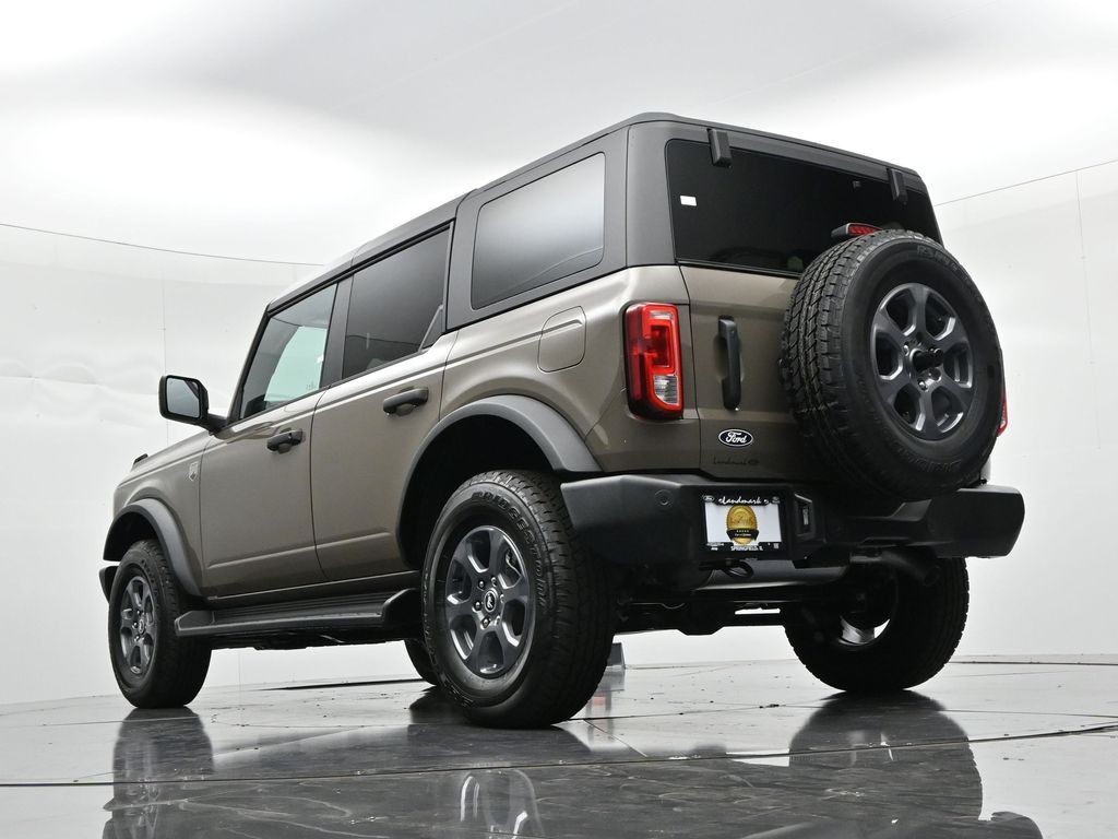 Ford Bronco Vehicle Full-screen Gallery Image 22