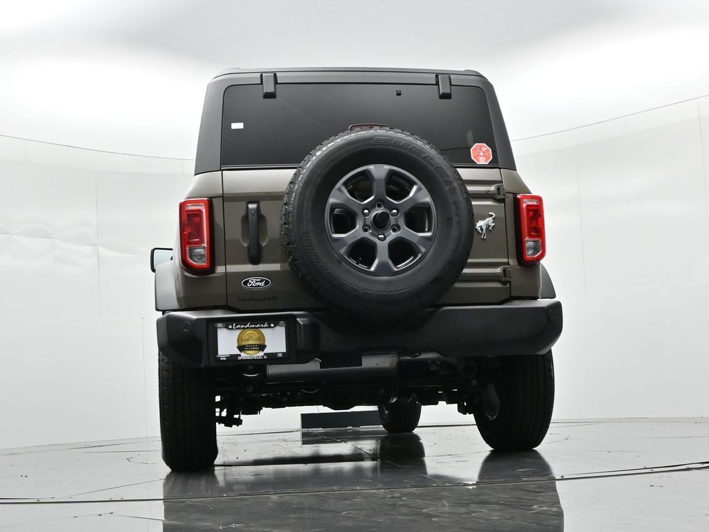Ford Bronco Vehicle Full-screen Gallery Image 23