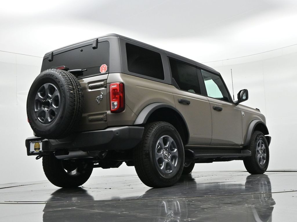 Ford Bronco Vehicle Full-screen Gallery Image 24
