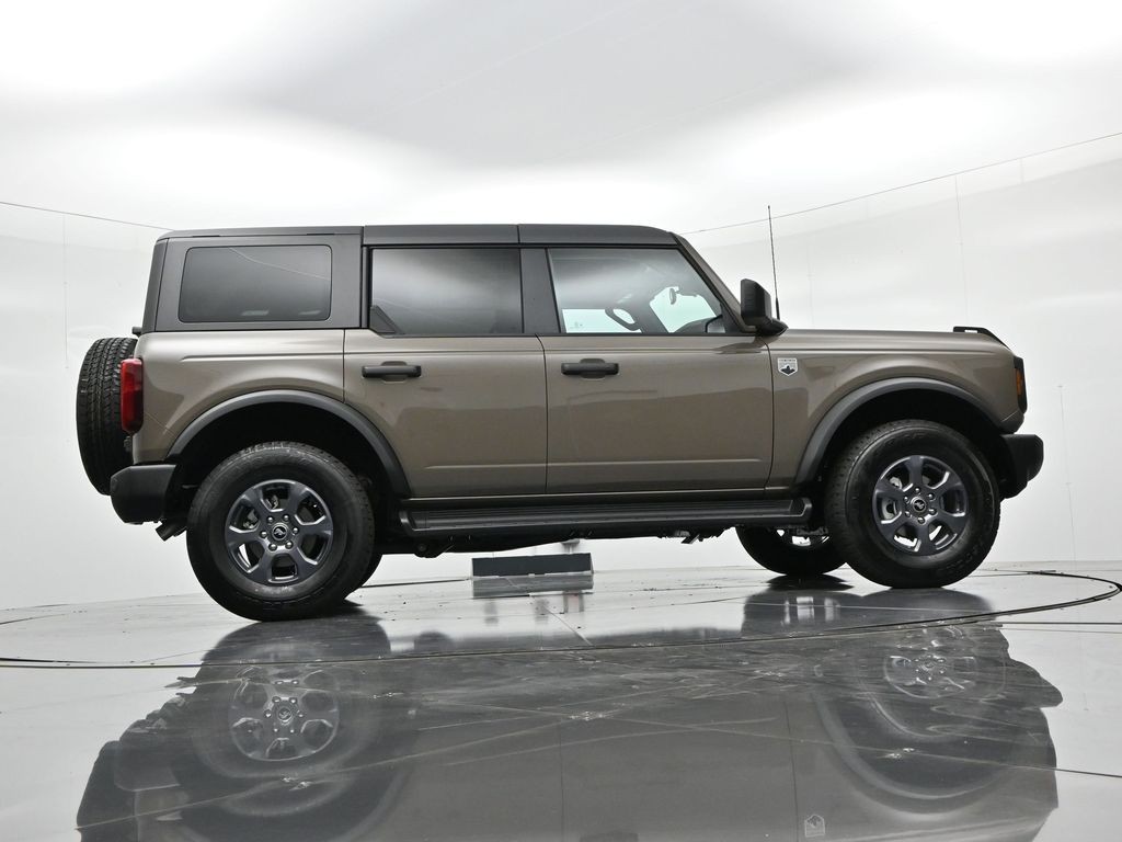 Ford Bronco Vehicle Full-screen Gallery Image 25