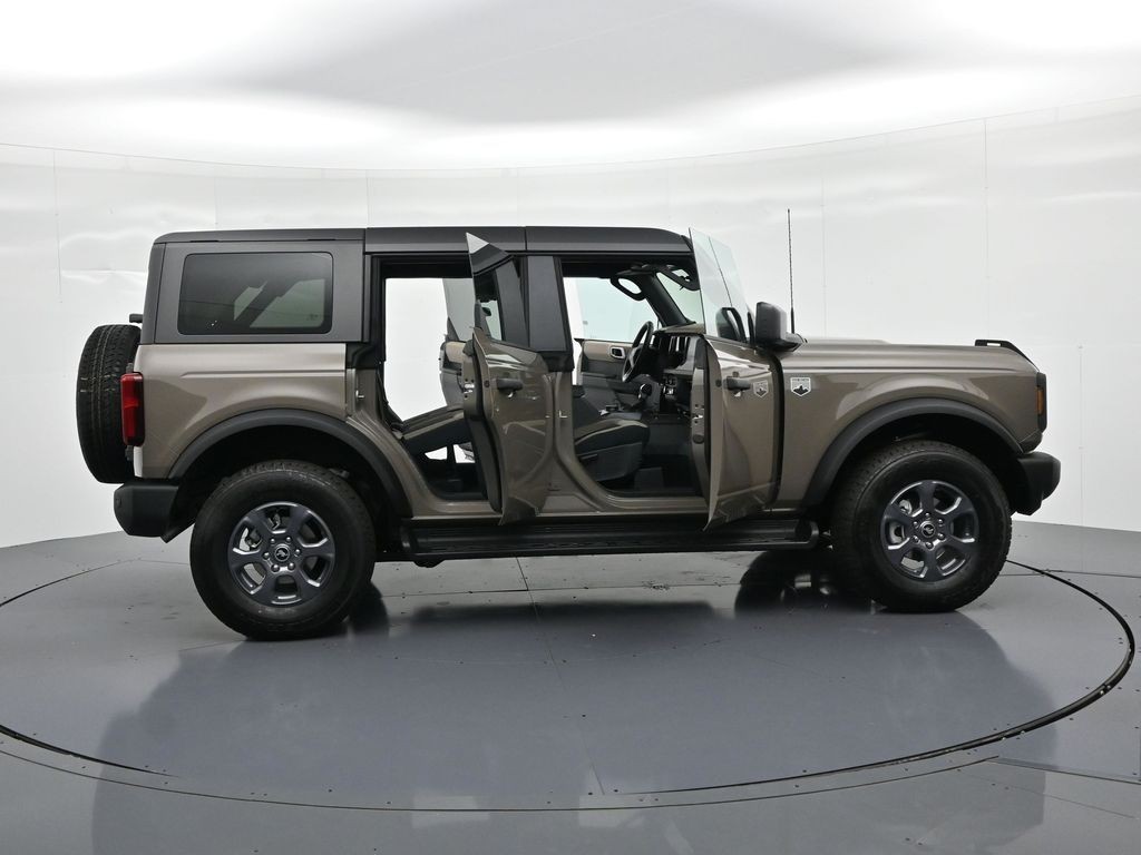 Ford Bronco Vehicle Full-screen Gallery Image 26