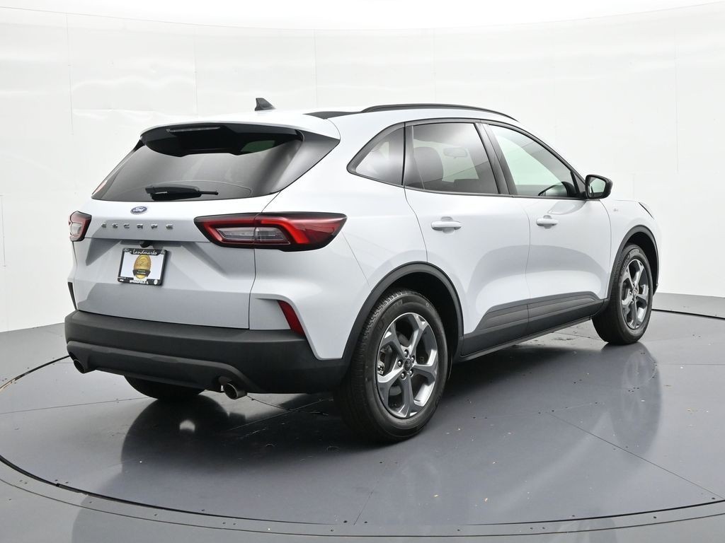 Ford Escape Vehicle Full-screen Gallery Image 5