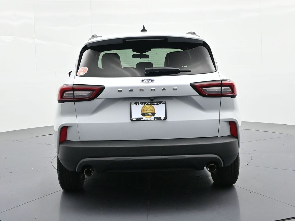 Ford Escape Vehicle Full-screen Gallery Image 6