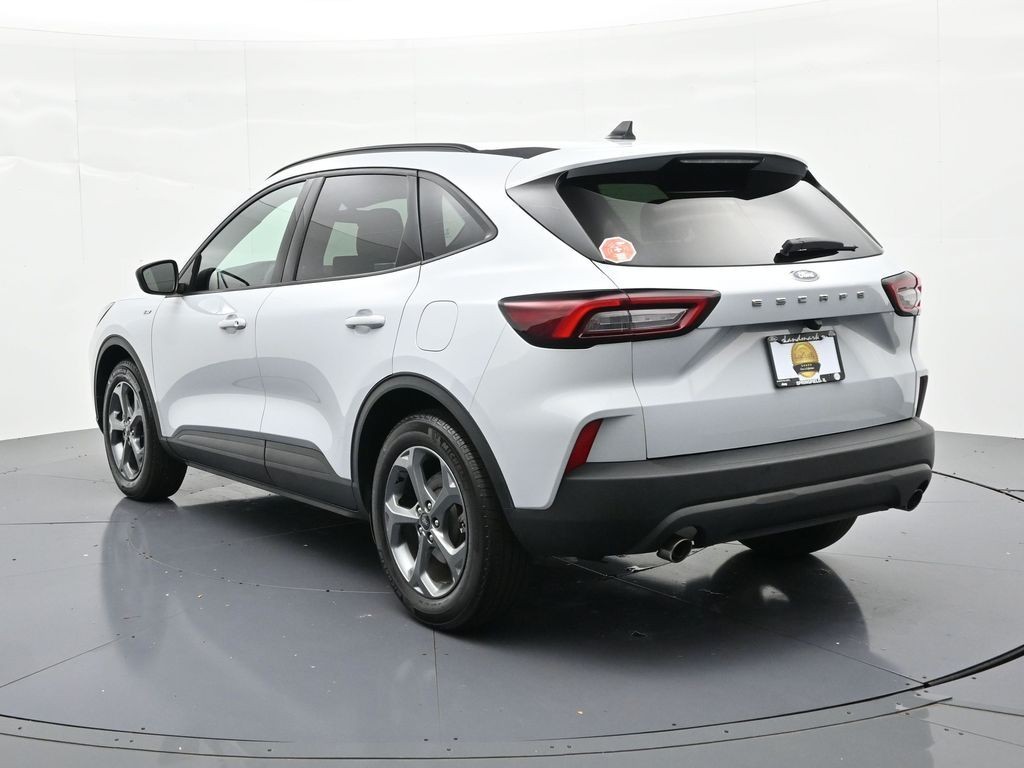 Ford Escape Vehicle Full-screen Gallery Image 7