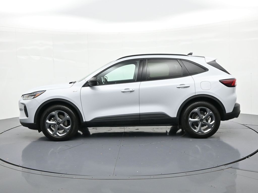 Ford Escape Vehicle Full-screen Gallery Image 8