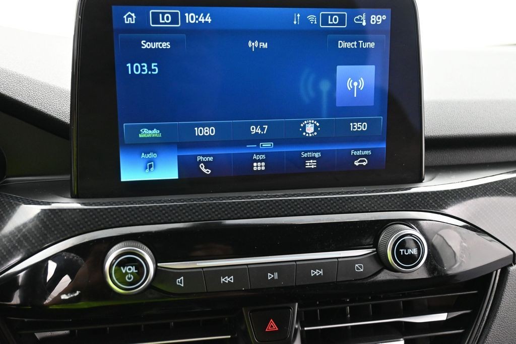 Ford Escape Vehicle Full-screen Gallery Image 9
