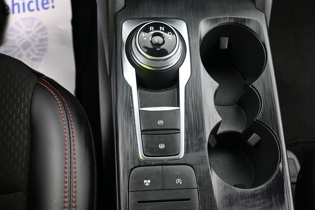Ford Escape Vehicle Full-screen Gallery Image 11