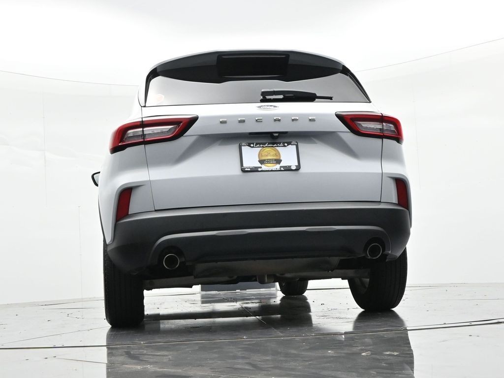 Ford Escape Vehicle Full-screen Gallery Image 19