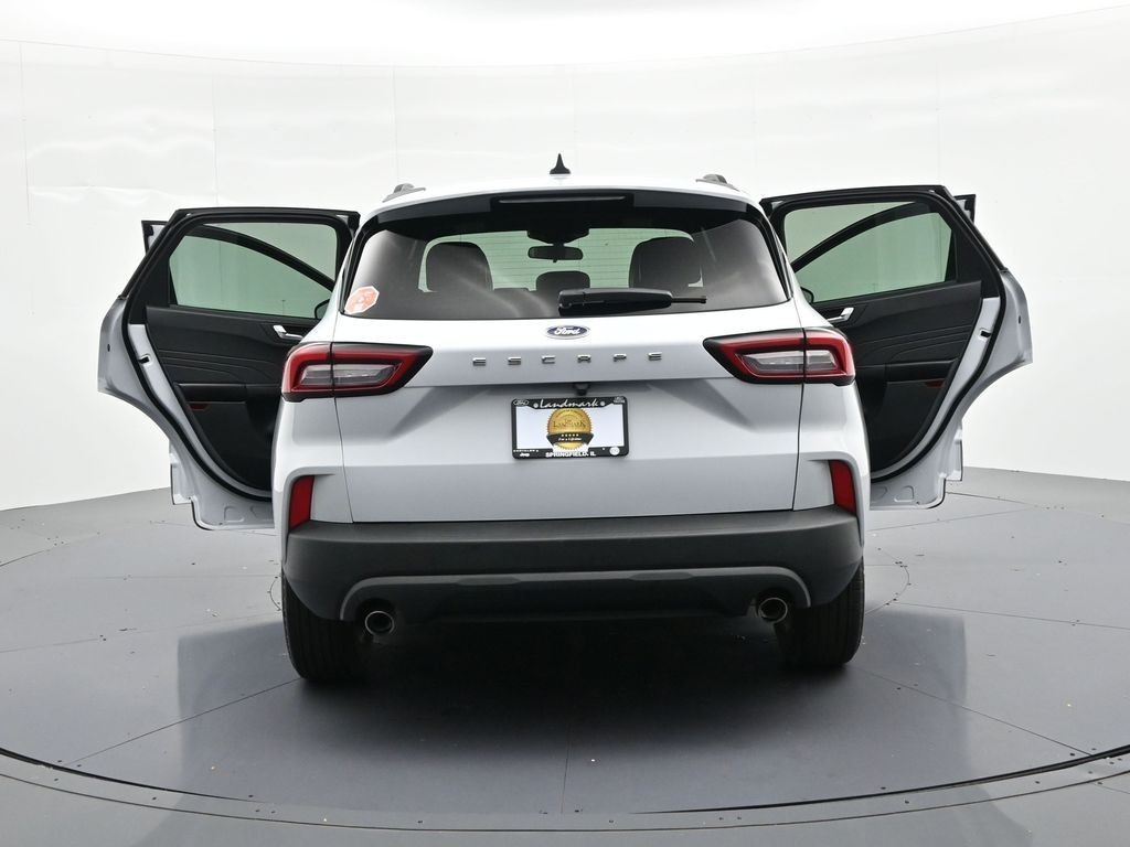 Ford Escape Vehicle Full-screen Gallery Image 25