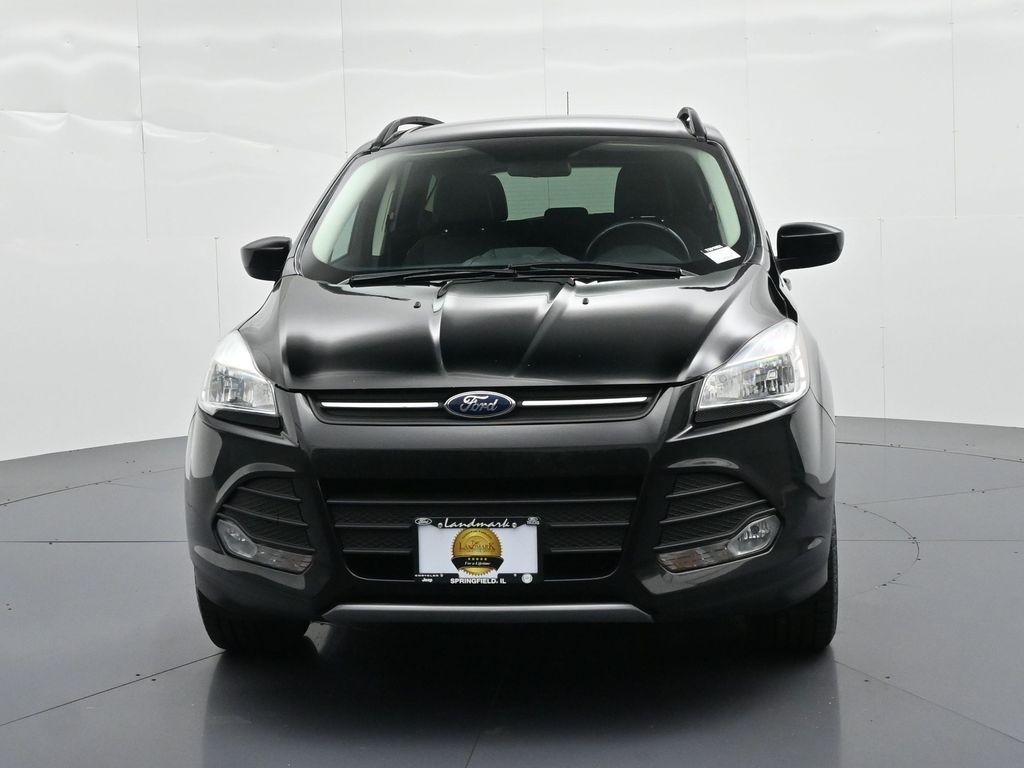 Ford Escape Vehicle Full-screen Gallery Image 3