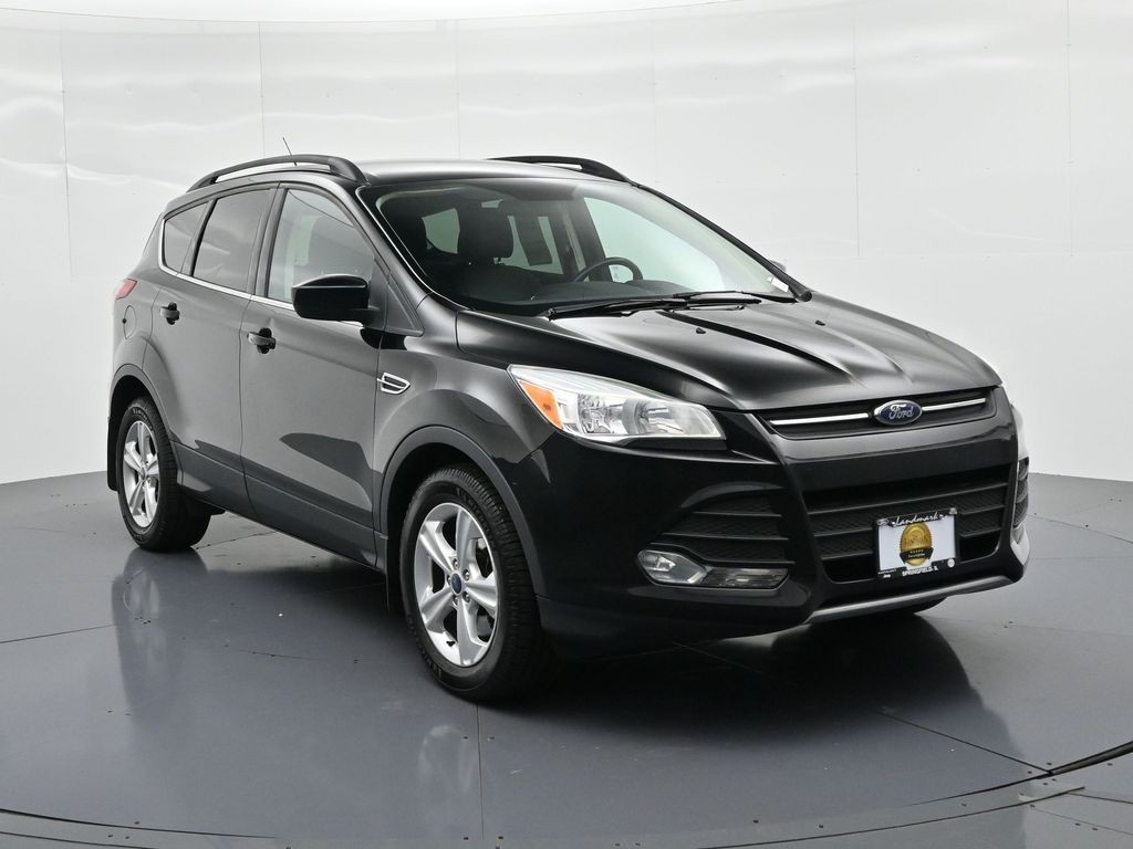 Ford Escape Vehicle Full-screen Gallery Image 4