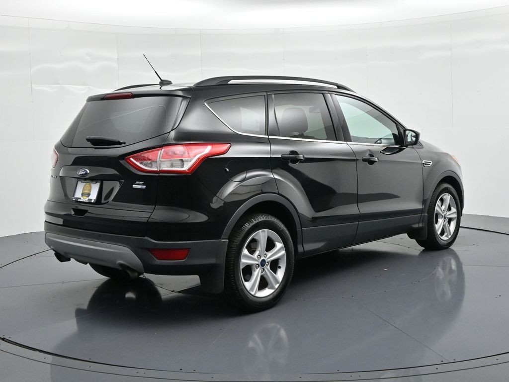 Ford Escape Vehicle Full-screen Gallery Image 6